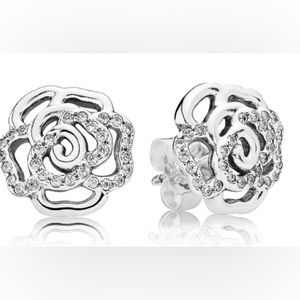 Pandora shimmering rose stud
